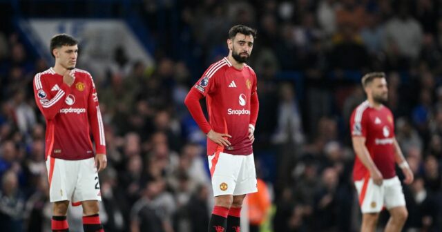 Man utd flops a dit de `` suspendre la tête de honte '' même s'ils remportent la Ligue Europa

