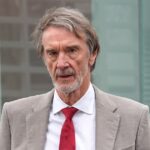 Manager Man Utd bol oddelený iba hodinou po tom, čo bolo Red Devils povedané, aby používali sekeru