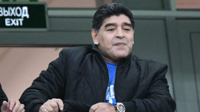 Maradonin súdny proces bol pozastavený týždeň po tom, čo je sudca obvinený z povolenia dokumentu

