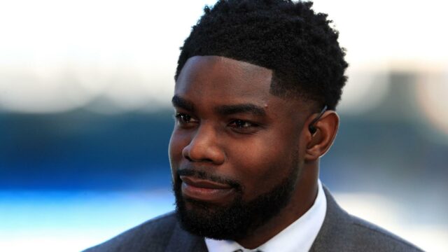 Mená Richards:

