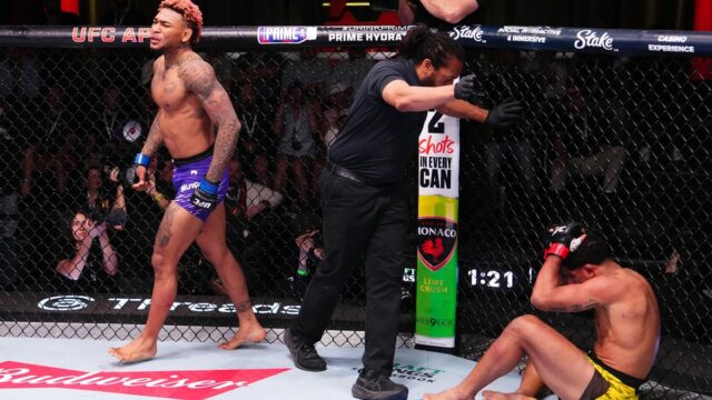Michael Morales prechádza cez Gilbert Burns

