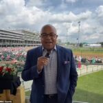Mike Tirico bol nútený odstúpiť od NBC Kentucky Derby kvôli chorobe
