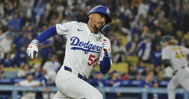 Mookie Betts a Max Muncy pomáhajú Power Dodgers okolo atletiky

