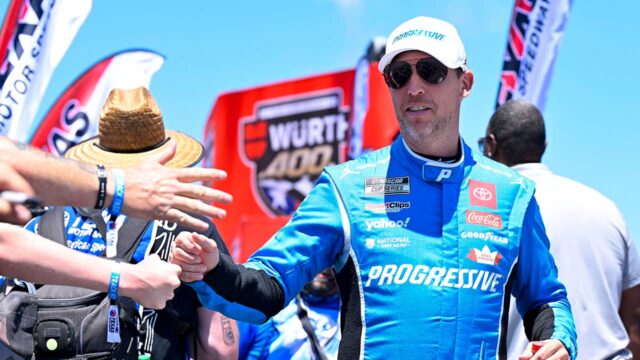 Motor Denny Hamlin vyhodí do povetria, auto zapáli pri strašidelnom incidente

