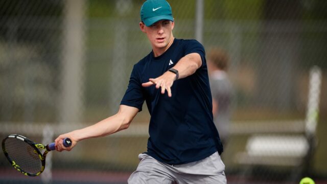 NCHSAA Drew Hedgecoe Sevures 4. priamy štátny tenisový titul

