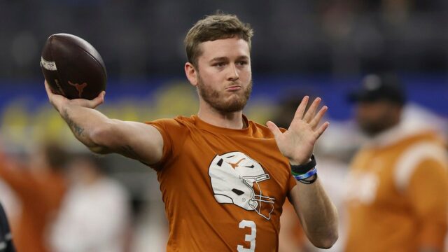 NFL News: Quinn Ewers prevádzkuje stránku na koncepte a objíma sa náhodou s delfínmi

