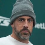 NFL hviezda Aaron Rodgers spomína hnutie Tranger v športe „Anti-Woman“