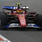 Ferrariho rozhodnutia v divokom Lewisovi Hamiltonovi zasiahli divoký tirade počas