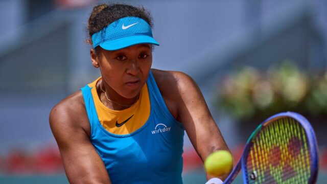 Naomi Osaka vyhráva na 1. turnaji, odkedy sa stala matkou

