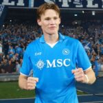 Napoli Hero Scott McTominay vyhráva cenu Serie A MVP Award