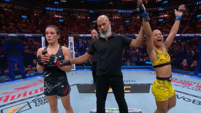 Natalia Silva Styles na bývalej šampióni Alexa Grasso

