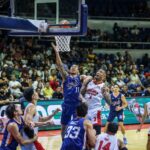 Chris Newsome z Merralco skrutiek počas zápasu filipínskeho pohára PBA proti Barangay Genev Gin Kings. –PBA obrázky
