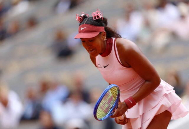 Tennis - French Open - Roland Garros, Paríž, Francúzsko - 26. mája 2025 Naomi Osaka Japonsko reaguje počas jeho prvého zápasu proti Paula Badosa v Španielsku