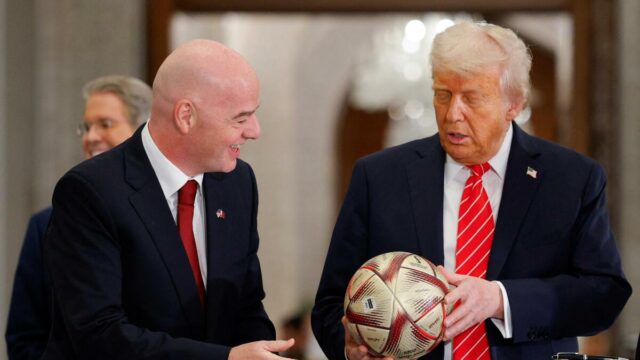 Neskorý príchod Infantino na Trump Tour na Blízkom východe Oneskorenia začínajúcim výročným stretnutím FIFA

