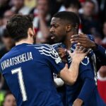 Khvicha Kvaratskhelia (vľavo) a Ousmane Dembele (vpravo) môžu držať kľúč k víťazstvu PSG