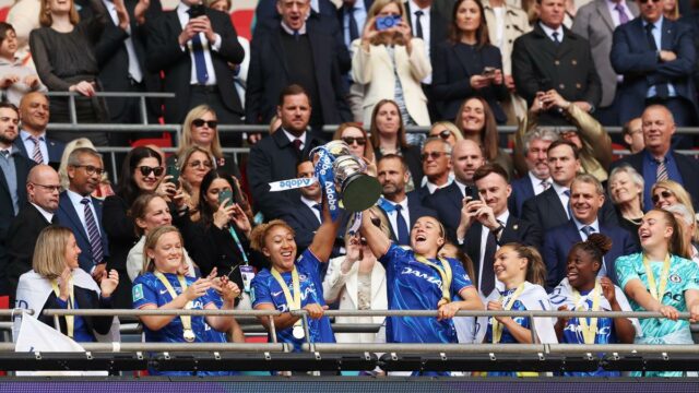 Nezdravé trojnásobok domácnosti Chelsea, Manchester United, aby vyhral ženský ženský pohár

