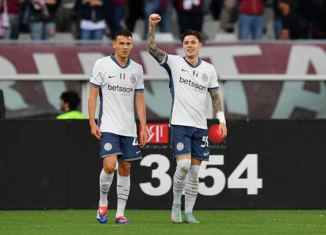 Nicola Zalewski oslavuje Tury 0-2 Inter Milána série A Víťaz

