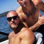 Troy Xerri (na obrázku, ktorý zostal s Bronsonom, vpravo) je daná kaucia pre údajnú násilnú domácu inváziu na súd, ktorý počul muž, ktorý mal niekoľko zlomenín lebky