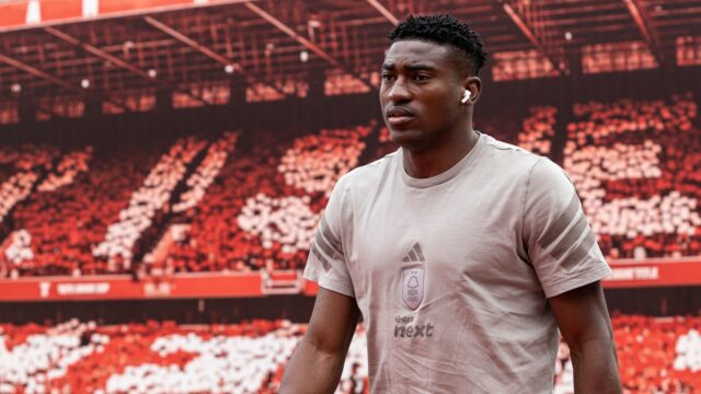 Awoniyi zrazil Nastili s cieľovým postom, keď bojoval za Leicesters Facundo Buonanotte za loptu