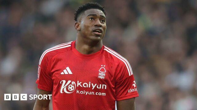 Taiwo Awoniyi in Nottingham Forest kit