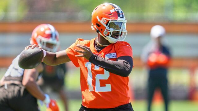 Objaví sa Sherdeur Sanders na QB pri útoku na Browns?

