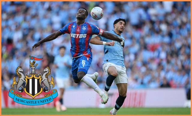 Marc Guehi oslavuje po tom, čo Crystal Palace porazil Manchester City vo finále FA Cupu