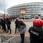 UEFA v piatok potvrdila, že hra bude pokračovať v Bilbao, pretože by nebola logisticky schopná prejsť na väčšie miesto