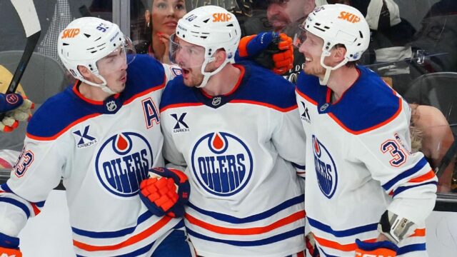 Oilers založil NHL Play -ff s piate víťazstvo na návrat

