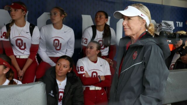 Oklahoma otvára ženskú svetovú sériu fakulty proti Tennessee

