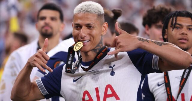 Ospravedlňujeme sa UEFA po tom, čo TOTTENHAM TRIO vydá medaily Európskej ligy | Futbalový šport

