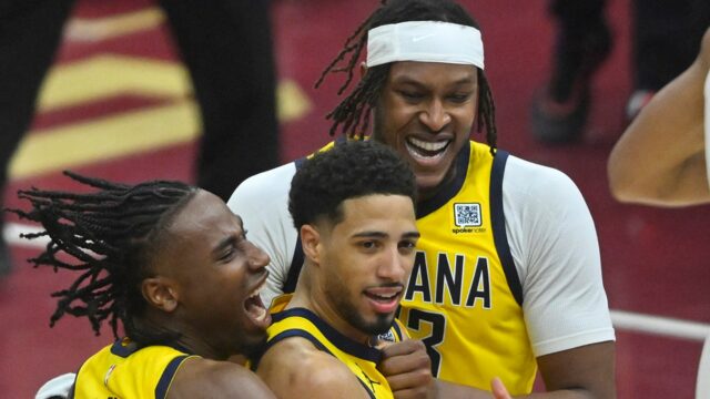Pacers 'Haliburton robí Wild 3 na dokončenie návratu, vezmite vedenie 2-0 na Cavs

