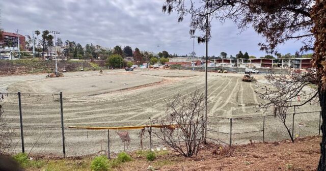 Palisades High Baseball Field nie je po buldozéroch čistá pôda pre bungalovy

