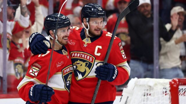 Panters-Hurricanes hrajú 3 jedlá, skorý pohľad na hru 4

