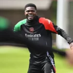 Päť nových správ Arsenalu o tíme viedlo k Clash PSG, zatiaľ čo rozhodnutie Thomasa strany sa prijalo