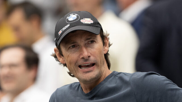 Patrick Mouratoglou verí, že komentáre Juana Carlosa Ferrera by mohli „porušovať“ Carlosa Alcaraza a „priniesť kritiku“.

