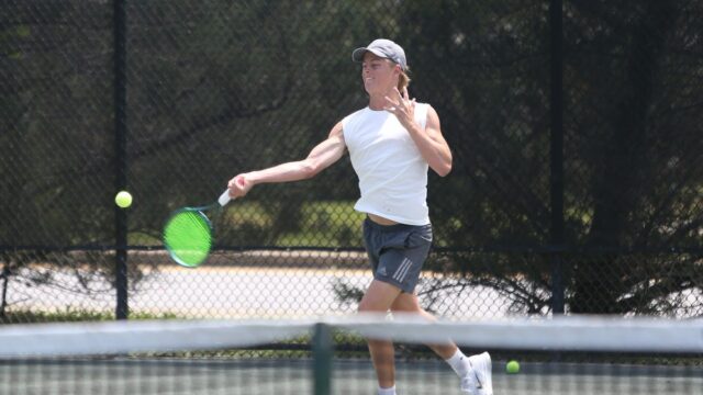 Pensacola katolícky kameň Justin Lyons súťažia s tenisovými majstrovstvami Pensacola Pro

