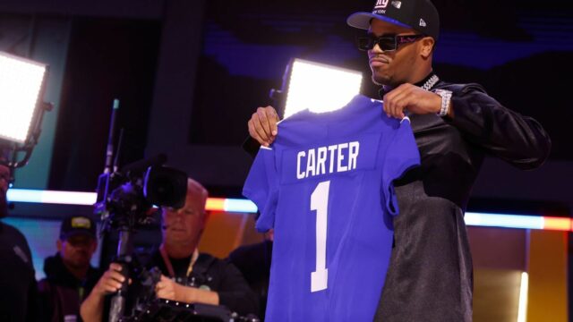 Phil Simms 'č. 11 odísť do dôchodku s gigantmi uprostred prehliadania Abdul Carter

