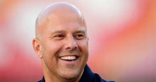 Poloha Arne klesne dva jasné tipy pre plány budúcej sezóny s experimentom Liverpoolu

