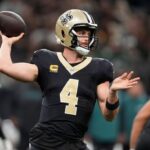 Poranenie ramena núti QB Derek Carr Saints, aby sa stiahol