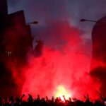 Povstanie fanúšikov PSG v uliciach Paríža, keď polícia čelí priaznivcom spaľovania auta | Svetová novinka