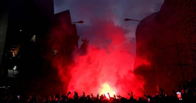 Povstanie fanúšikov PSG v uliciach Paríža, keď polícia čelí priaznivcom spaľovania auta | Svetová novinka

