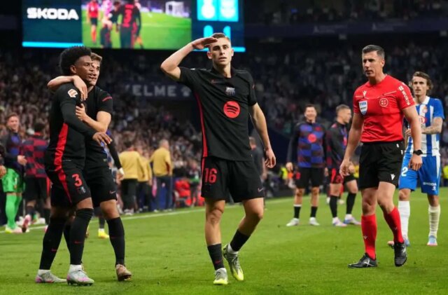 Pozri: Espanyol sa pokúsil zastaviť oslavy titulu La Liga Del Barcelona v poli klubu

