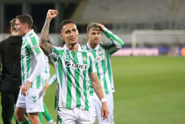 Pozri: Fanúšikovia skutočných Betis pošlú odvolaním sa na hviezdu úveru United Antony po hrdinstve konferencie Lega konferencie Lega

