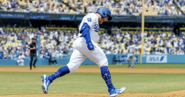 Prečo Dodgers Slugger Max Muncy začal nosiť okuliare v hrách

