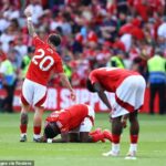 Taiwo Awoni utrpel zranenie na konci remízy Nottingham Forest s Leicesterom, ale zmes znamenala, že nebola nahradená
