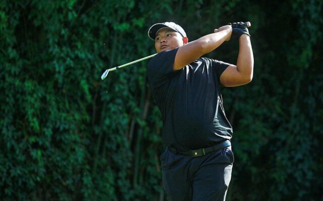 Dospievajúci golfisti David Charles Serdeña.