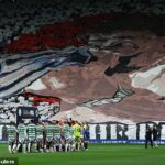 Tifo zobrazuje Graeme Souness s pištoľou v ruke