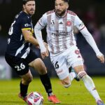 Re -revitalizácia West Sydney Wanderers statočne vyhlásila úmysel byť popredným športovým tímom vo svojich regiónoch (na obrázku Ace Brandon útočí na Borello)