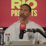Rio Ferdinand Steams s fanúšikmi Liverpoolu, keď ponúka úsudok Trent Alexander-Armold Boos