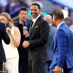 Rio Ferdinand na obrázku (centrum) sa divoko smeje pred finále sobotnej ligy majstrov